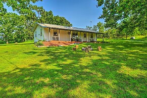 Quiet Country Home in Ava With Chic Interior!
