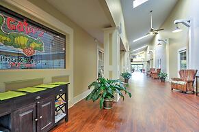 Resort Condo: Pools, Gym, Bar & Beach Access!