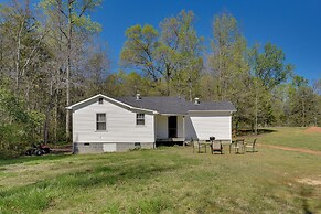 Rock Hill Cottage w/ Spacious Yard & Fire Pit!
