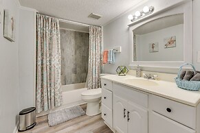 Rock Hill Cottage w/ Spacious Yard & Fire Pit!