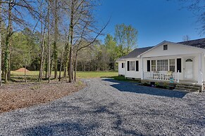Rock Hill Cottage w/ Spacious Yard & Fire Pit!