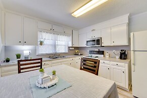 Rock Hill Cottage w/ Spacious Yard & Fire Pit!