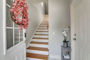 4 Mi to Dtwn: Simplistic Summerville Studio