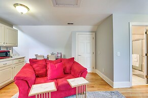 4 Mi to Dtwn: Simplistic Summerville Studio