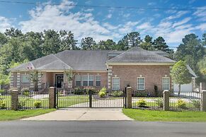 4 Mi to Dtwn: Simplistic Summerville Studio