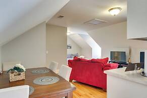 4 Mi to Dtwn: Simplistic Summerville Studio