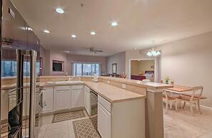 Spacious Lakefront Condo w/ Views in Camdenton!