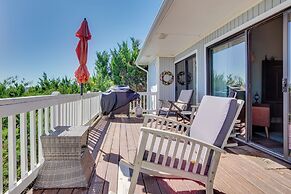 St Helena Island Retreat w/ Deck: Walk to Beach