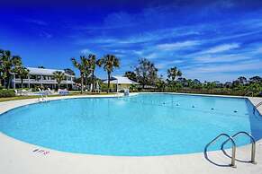 St Helena Island Retreat w/ Deck: Walk to Beach