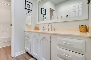 St Helena Island Retreat w/ Deck: Walk to Beach