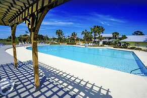 St Helena Island Retreat w/ Deck: Walk to Beach