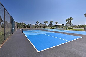 St Helena Island Retreat w/ Deck: Walk to Beach