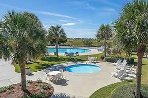 St Helena Island Retreat w/ Deck: Walk to Beach