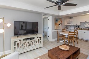 Summerhouse Villas Condo: Private Resort Beach!