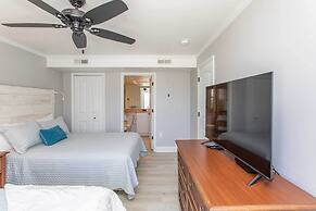 Summerhouse Villas Condo: Private Resort Beach!