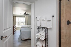 Summerhouse Villas Condo: Private Resort Beach!