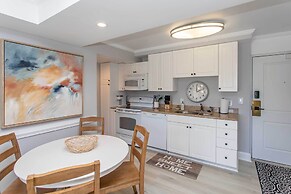 Summerhouse Villas Condo: Private Resort Beach!