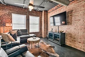 Sleek, Modern Loft in Downtown Springfield!