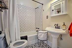 Remodeled Historic Farmhouse ~ 20 Mi to KC!