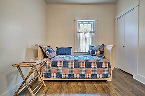 Remodeled Historic Farmhouse ~ 20 Mi to KC!