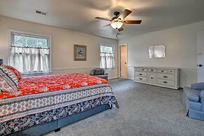 Remodeled Historic Farmhouse ~ 20 Mi to KC!