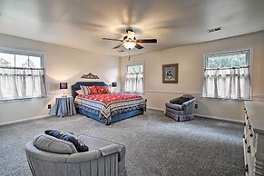 Remodeled Historic Farmhouse ~ 20 Mi to KC!