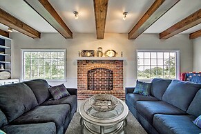 Remodeled Historic Farmhouse ~ 20 Mi to KC!