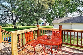 Remodeled Historic Farmhouse ~ 20 Mi to KC!