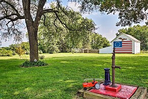 Remodeled Historic Farmhouse ~ 20 Mi to KC!