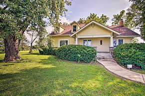Remodeled Historic Farmhouse ~ 20 Mi to KC!