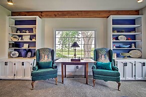 Remodeled Historic Farmhouse ~ 20 Mi to KC!