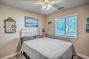 Sunny N Myrtle Condo w/ Pool < 2 Mi to Beach!