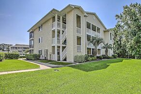 Sunny N Myrtle Condo w/ Pool < 2 Mi to Beach!