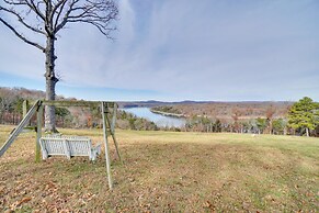 Table Rock Lake Home - Fire Pit & Lake Views!
