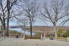 Table Rock Lake Home - Fire Pit & Lake Views!