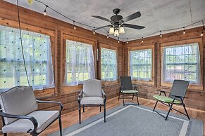 Table Rock Lake Getaway w/ Fire Pit, Deck & Grill!