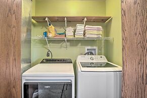 Table Rock Lake Getaway w/ Fire Pit, Deck & Grill!