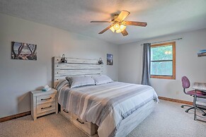 Table Rock Lake Getaway w/ Fire Pit, Deck & Grill!