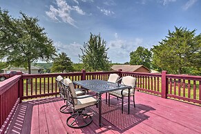Table Rock Lake Getaway w/ Fire Pit, Deck & Grill!