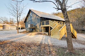 Tranquil Creekside Hideout: Families Welcome!