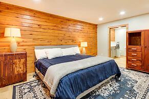 Tranquil Creekside Hideout: Families Welcome!