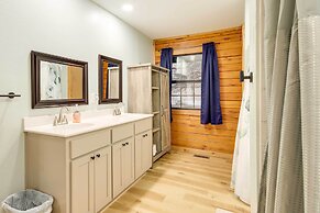 Tranquil Creekside Hideout: Families Welcome!