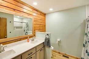 Tranquil Creekside Hideout: Families Welcome!