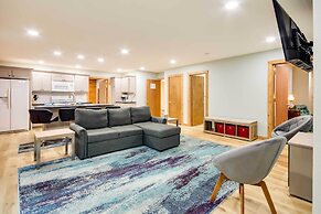 Tranquil Creekside Hideout: Families Welcome!