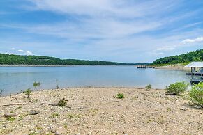 Bull Shoals Lake Home w/ Porch - Steps to Water!