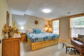 Bull Shoals Lake Home w/ Porch - Steps to Water!