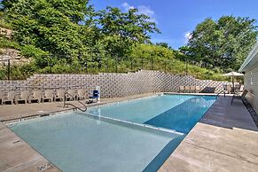 5 Mi to Marvel Cave: Ground-level Branson Apt!