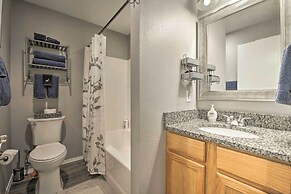 5 Mi to Marvel Cave: Ground-level Branson Apt!