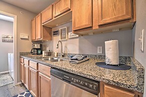 5 Mi to Marvel Cave: Ground-level Branson Apt!