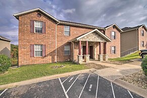 5 Mi to Marvel Cave: Ground-level Branson Apt!